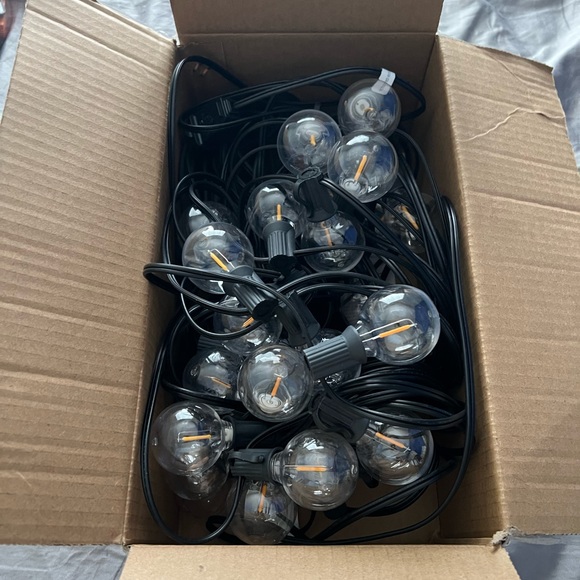 BRAND NEW OUTDOOR STRING LIGHTS - Picture 3 of 3